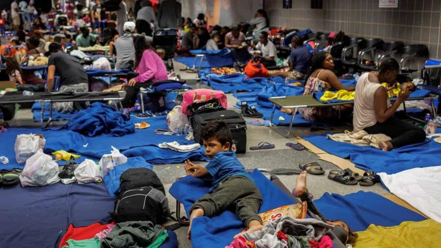 Chicago afronta una crisis humanitaria sin fin por llegada de miles de migrantes