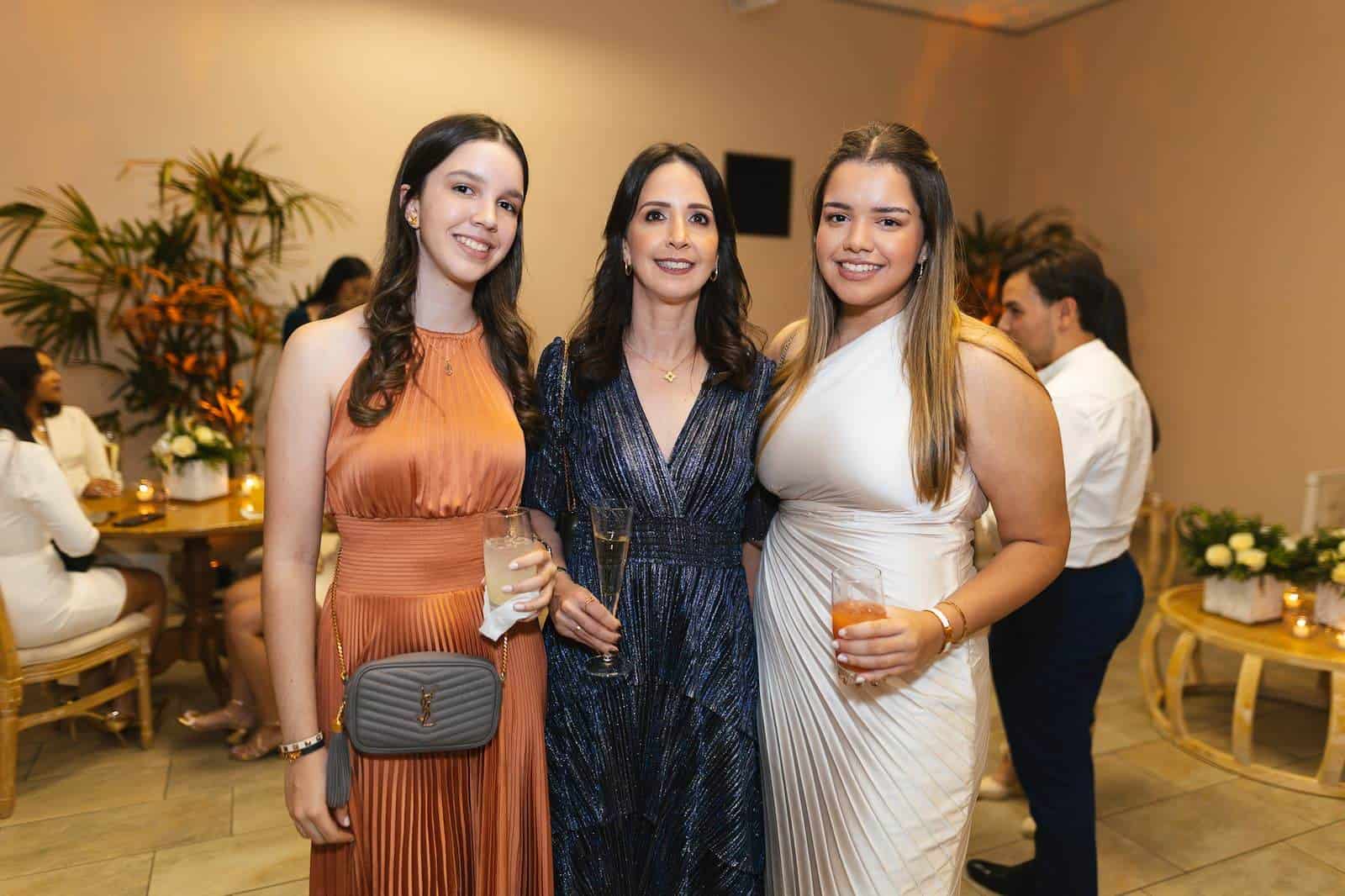 Ana Amelia Ochoa, Julissa Veras de Ochoa y Raquel Ochoa.<br><br>