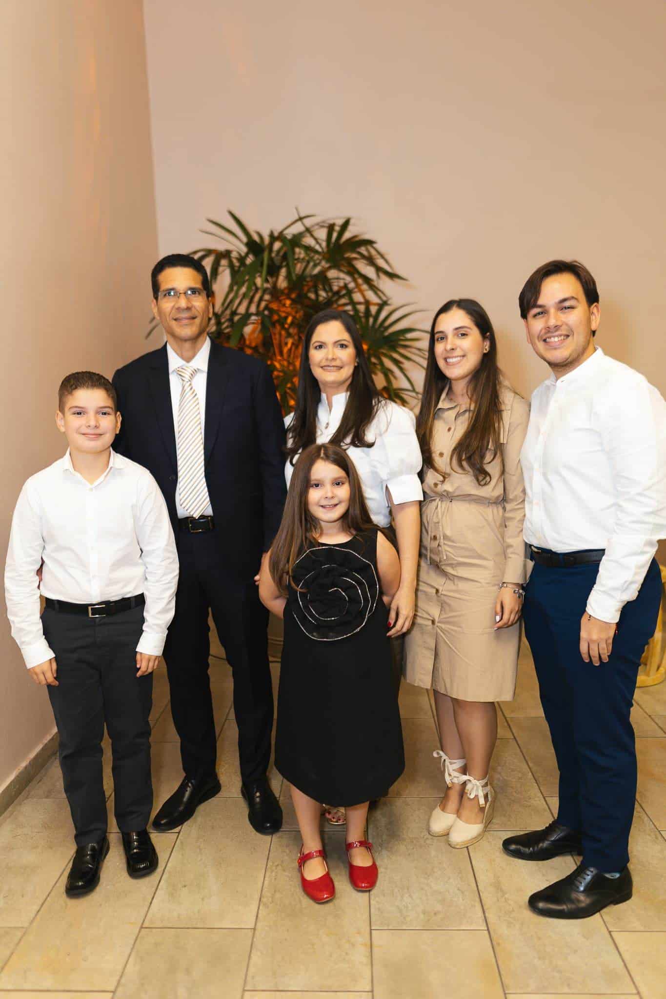 Carlos José Ochoa, Carlos Antonio (Anthony) Ochoa, Vanesa Fermín de Ochoa, Camila Ochoa, Samantha Ochoa y Cristian Núñez.