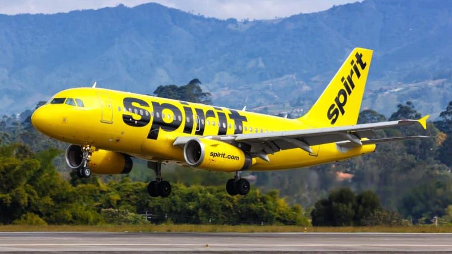 Pasajero de Spirit Airlines lleva su propio paracaídas al avión