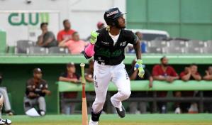 Ex Grandes Ligas Raimel Tapia es acusado de violencia de género