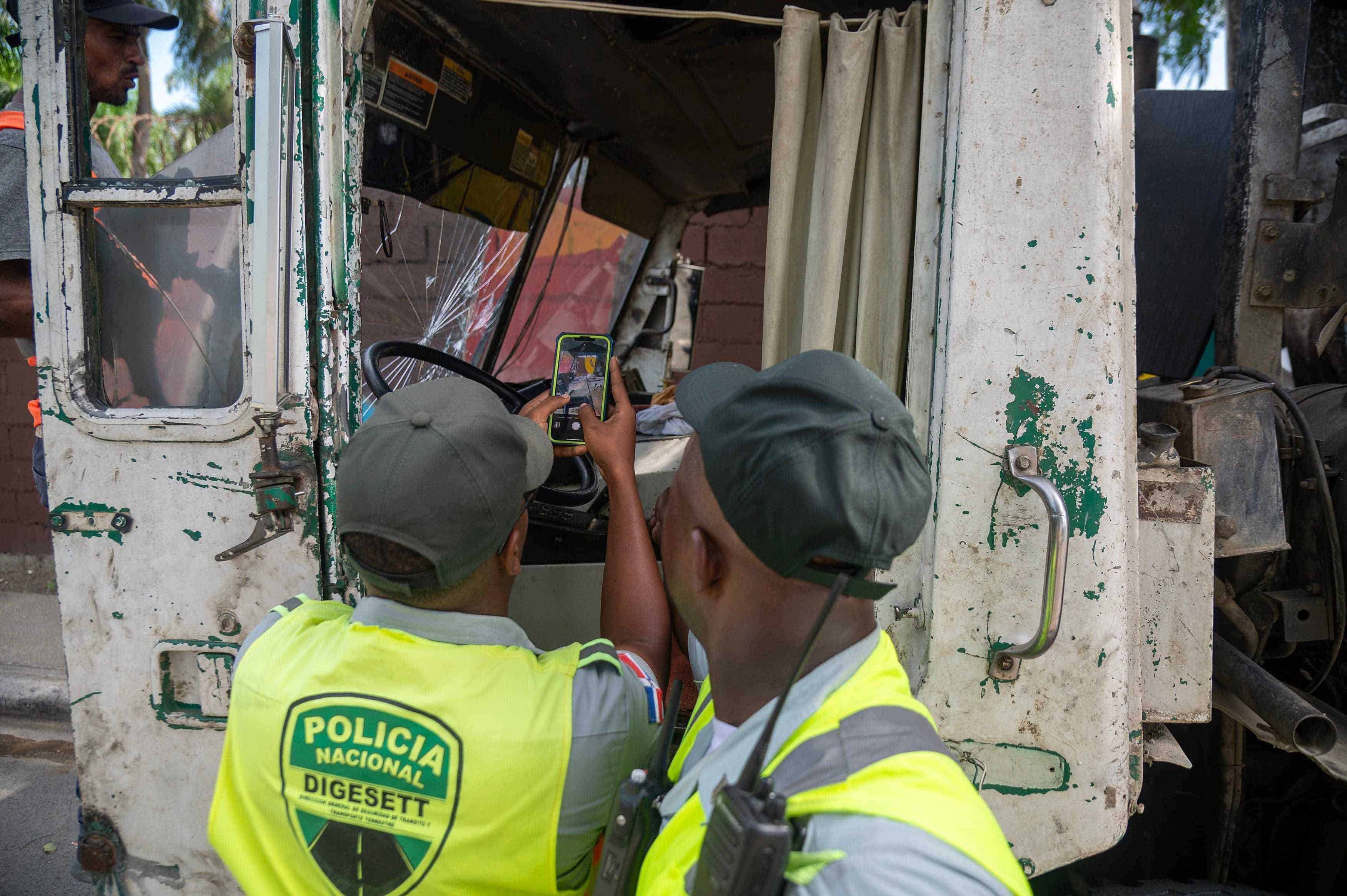 Agentes de la Digesette se presentaron al lugar del accidente.