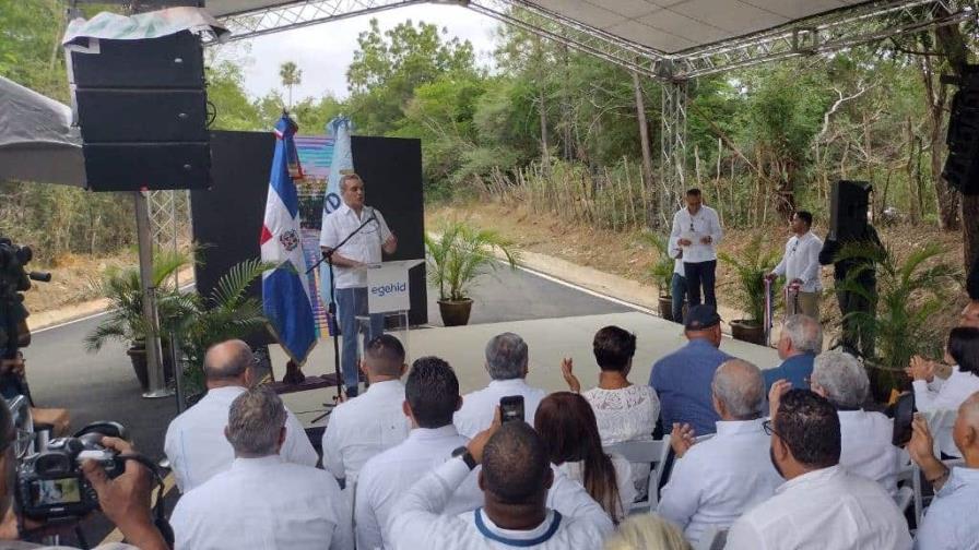 Presidente Abinader entrega obras y promete acueducto en Santiago Rodríguez