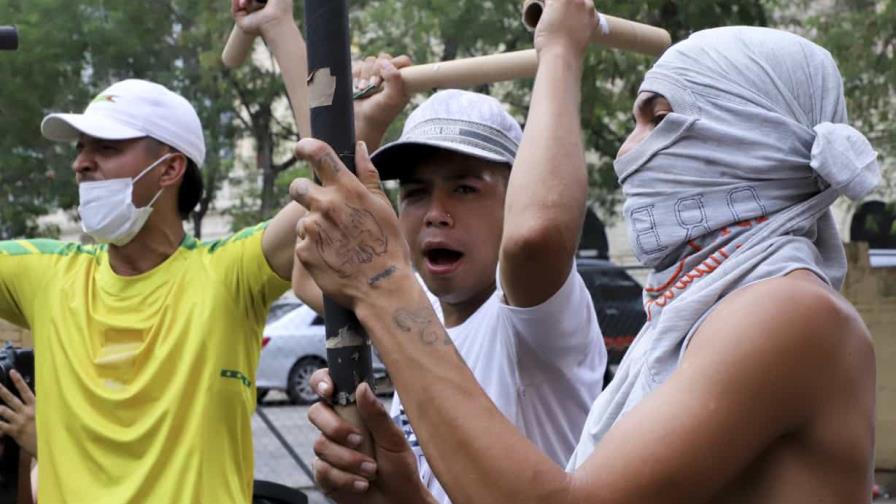 Disturbios y protestas en Paraguay por reforma a ley de jubilaciones que permite invertir los fondos