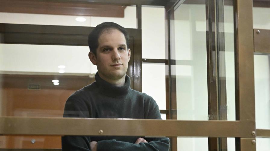 El reportero de WSJ Gershkovich seguirá detenido en Rusia hasta final de enero