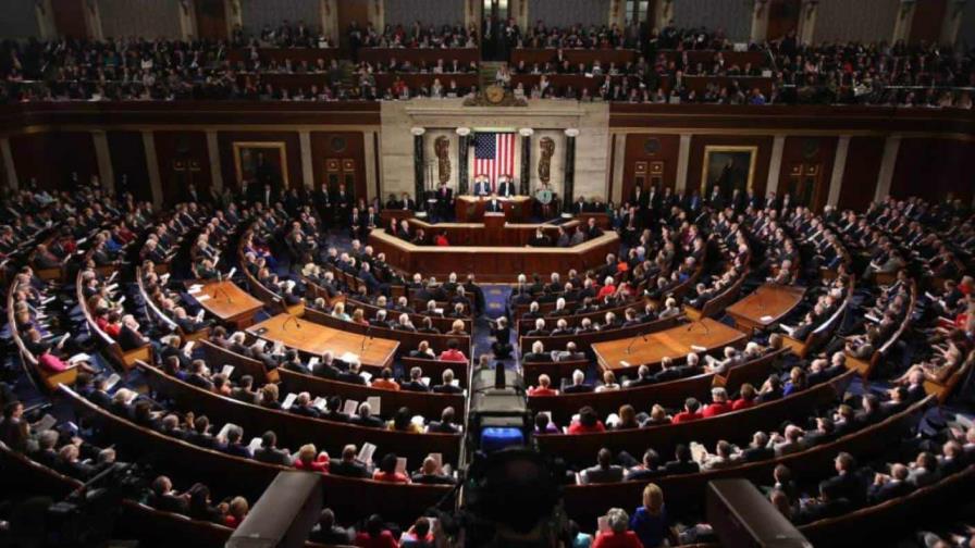 El Congreso de EE.UU. aprueba el presupuesto de Defensa sin demandas ultraconservadoras