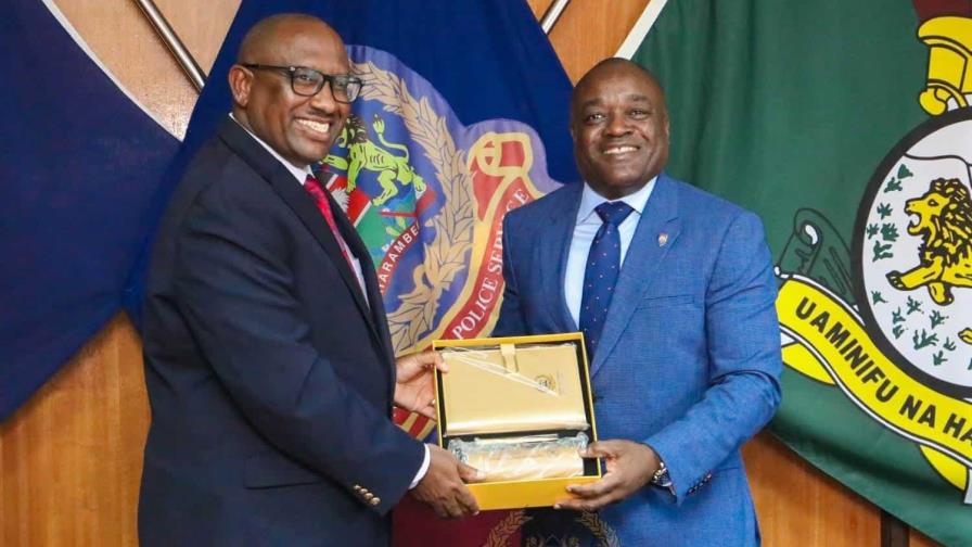 El jefe de la Policía de Haití visita Kenia, que enviará mil policías al país caribeño