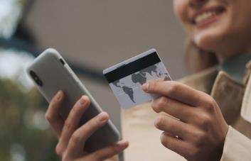 Operaciones por internet con tarjetas bancarias se duplican en comercios locales