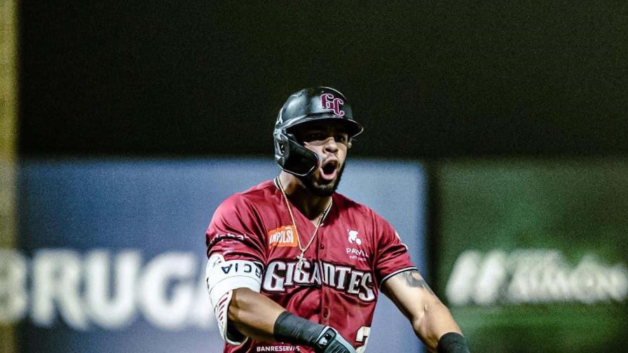 Gigantes destrozan el pitcheo del Licey y colocan su número mágico en uno