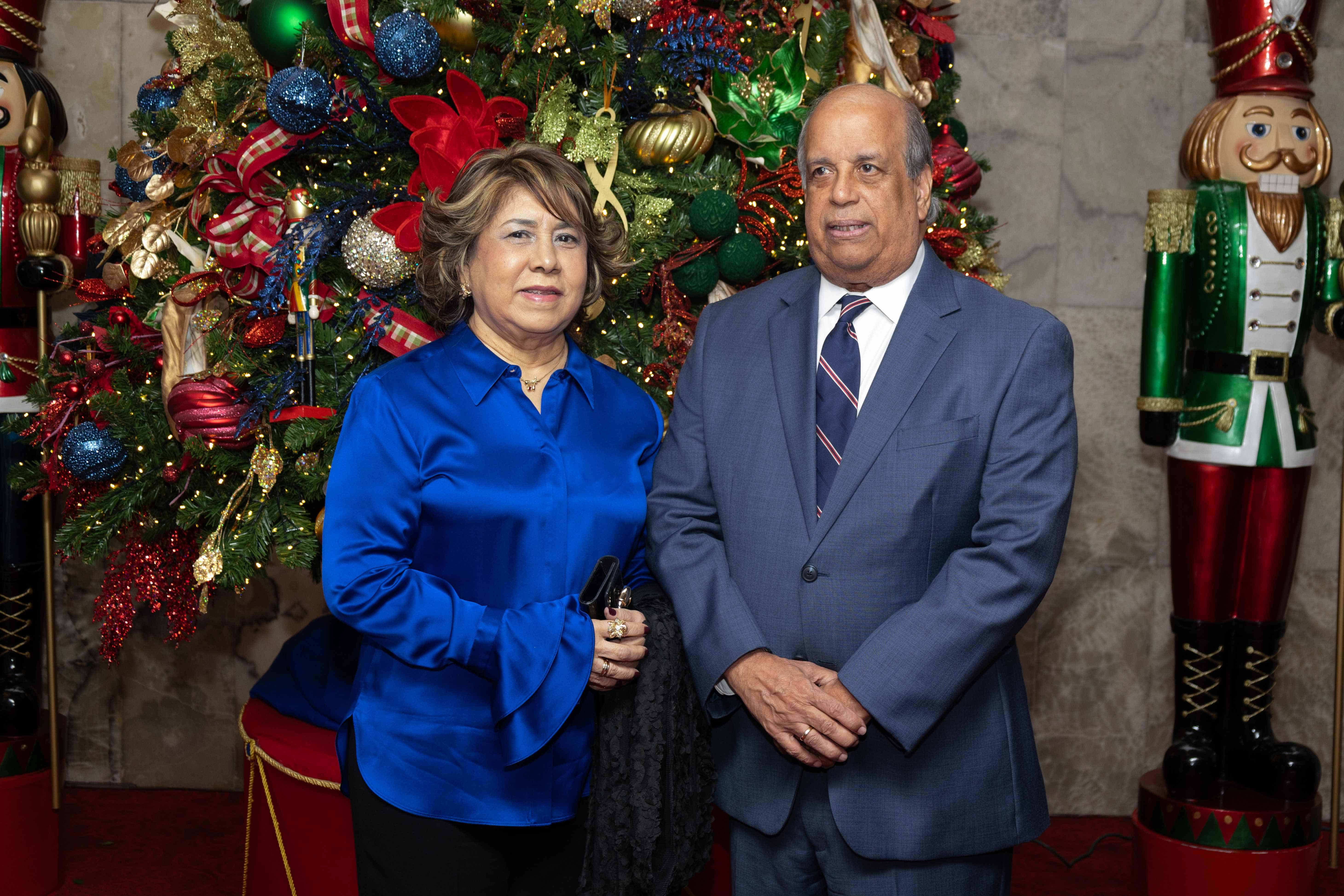 Kenia  de Valcárcel y Juan Daniel Valcárcel.