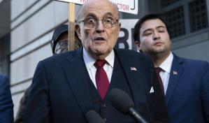 Condenan a Giuliani con 148 millones de dólares por difamar a dos trabajadoras electorales