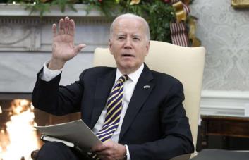 Biden está dispuesto a desmantelar el asilo en EE.UU. a cambio de ayuda para Ucrania