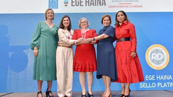 EGE Haina recibe Sello Platino de Igualando RD