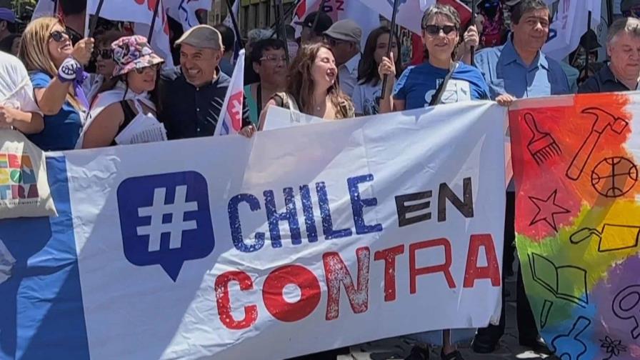 Chile elige en las urnas entre la constitución de Pinochet o una aún más conservadora