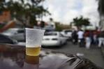 Castigarían con prisión a quienes consuman alcohol en calles, aceras o parques