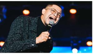 Video del momento exacto en el que se desploma y fallece cantante cristiano durante concierto