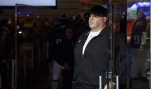 NFL veta de la l&iacute;nea de banda el resto de la temporada a Dom DiSandro, jefe de seguridad de Eagles