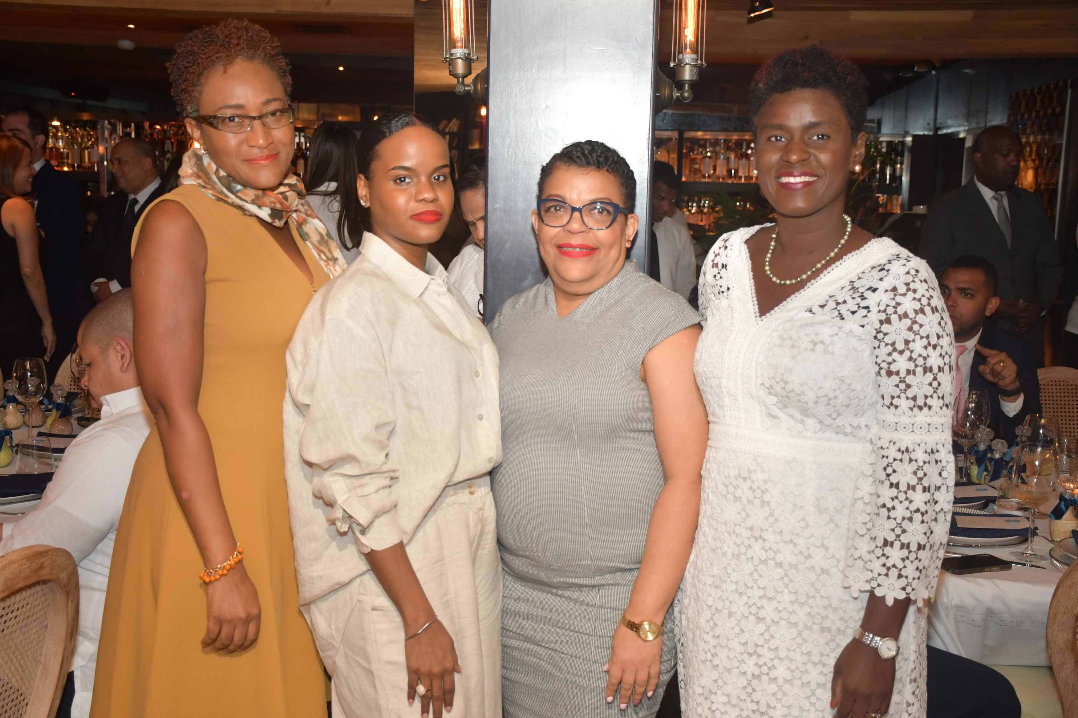 Pascale Cueli, Fadjah Duromolis, Claudina Ochoa y Christel Andre Alboth.