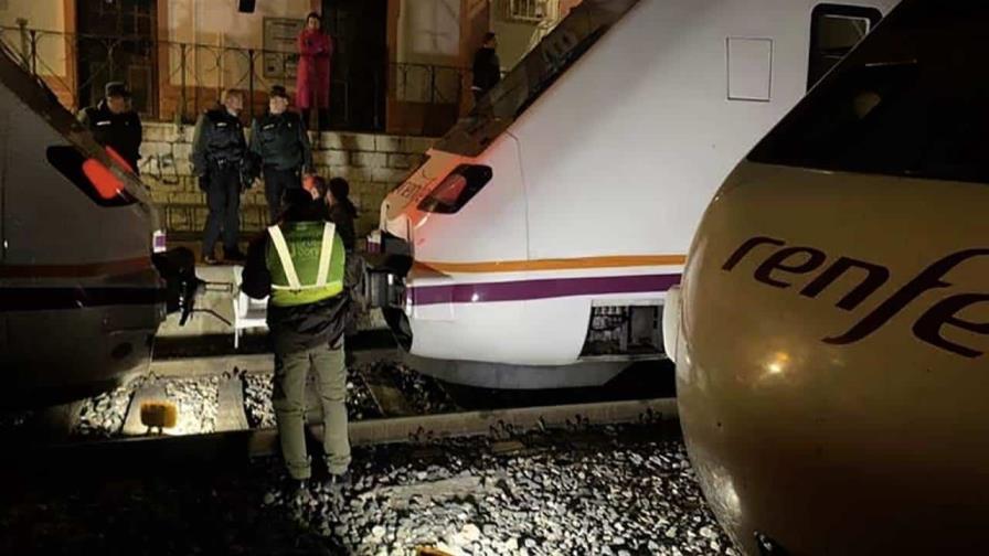 Evacuan a unos 200 pasajeros tras choque de dos trenes en España