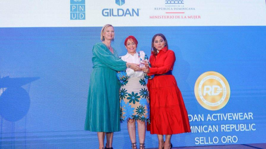 Gildan recibe sello Igualando RD en la categoría oro
