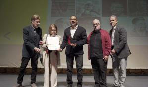 Julio Valdez recibe el Gran Premio de la XXX Bienal Nacional de Artes Visuales