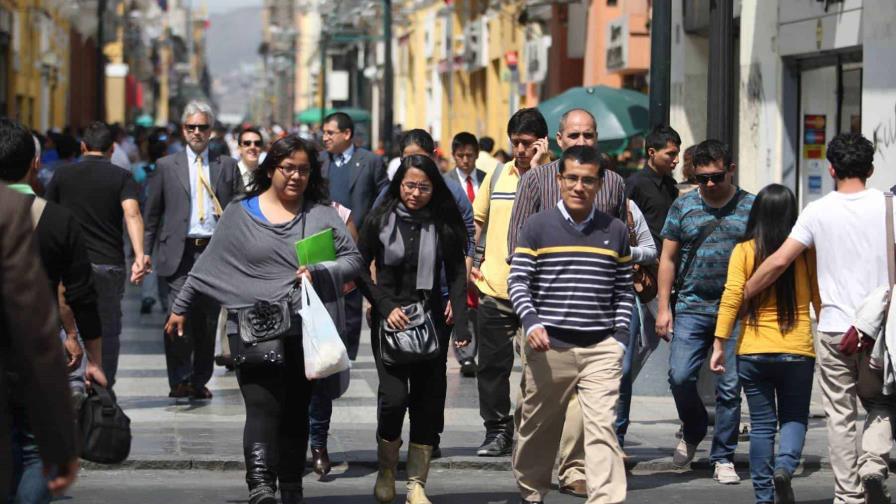 El 73 % de los peruanos cree que la economía nacional está peor que en 2022, según sondeo