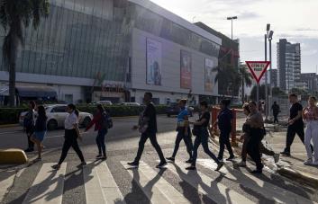 Tasa de desempleo ampliada se ubicó en 10.7 % al 2023 en RD; la informalidad supera el 50 %