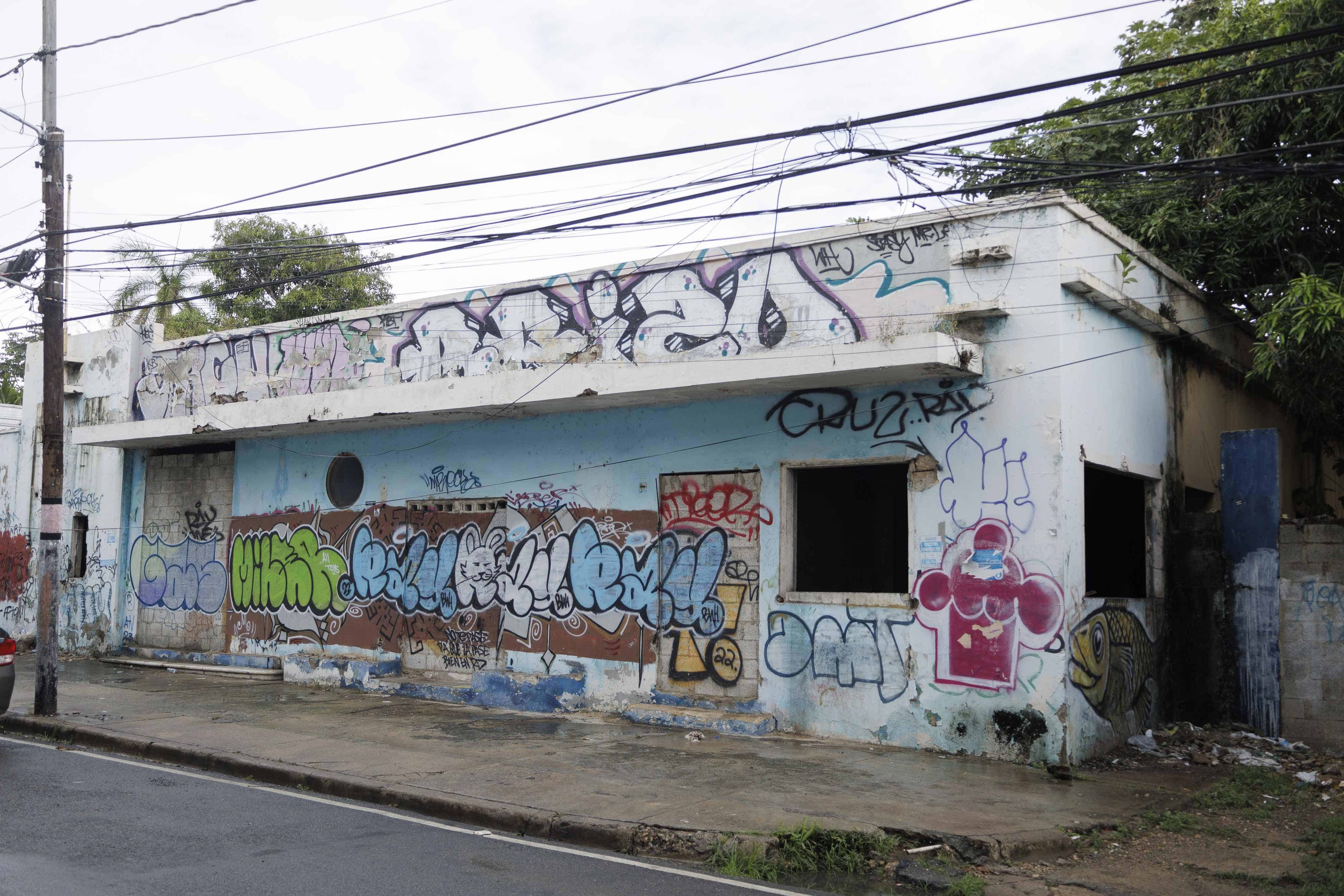 Edificación abandonada en la Palo Hincado, Ciudad Colonial 