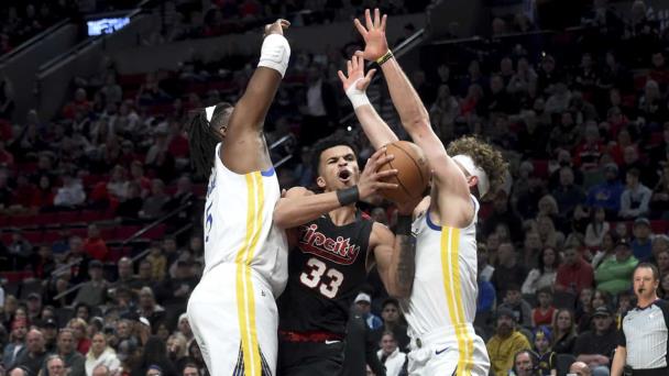 Thompson lidera a Warriors ante Blazers; Curry frenó su racha de juegos con al menos un triple