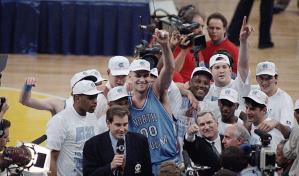 Eric Montross, quien brillara con North Carolina y en la NBA, muere a los 52 tras batalla con cáncer