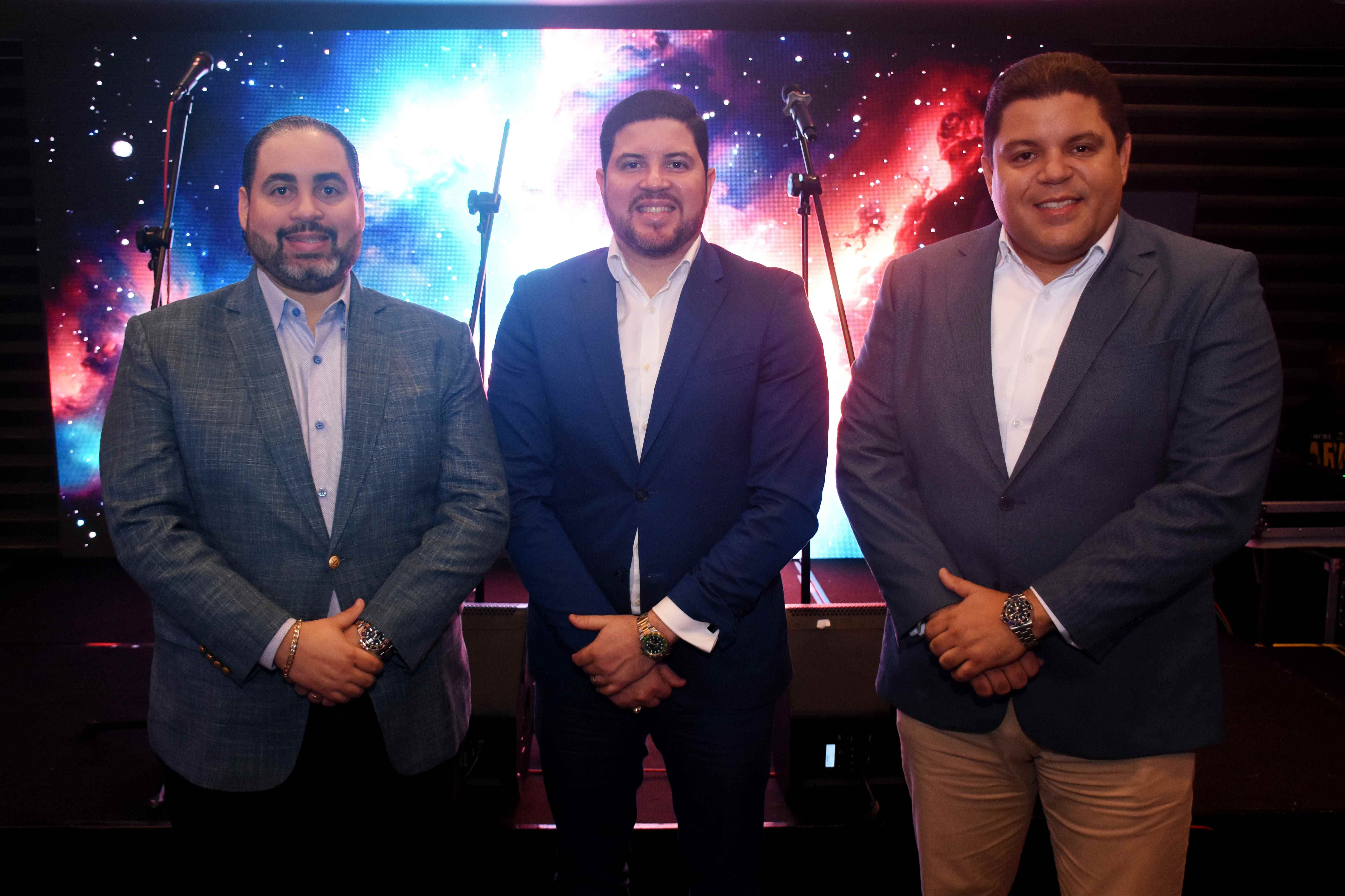 Carlos R. Manzano, Carlos B. Manzano y Carlos J. Manzano.