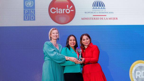 Claro es premiada por Sello Igualando RD
