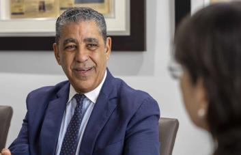 JCE debería invertir más en promover las elecciones de mayo en la diáspora, según Adriano Espaillat