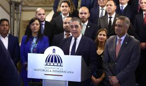 Miembros de la diáspora donan camiones recolectores y de bomberos al Gobierno dominicano