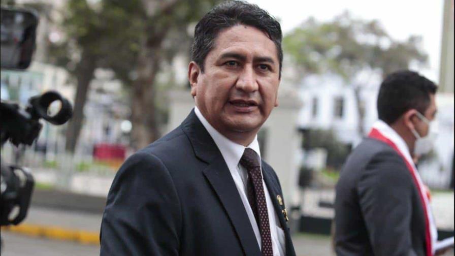 Dictan 36 meses de prisión para el líder de partido que llevó a Castillo al poder en Perú