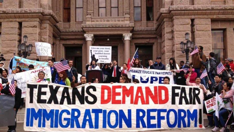 La Casa Blanca critica la nueva ley de Texas porque deshumaniza a los migrantes