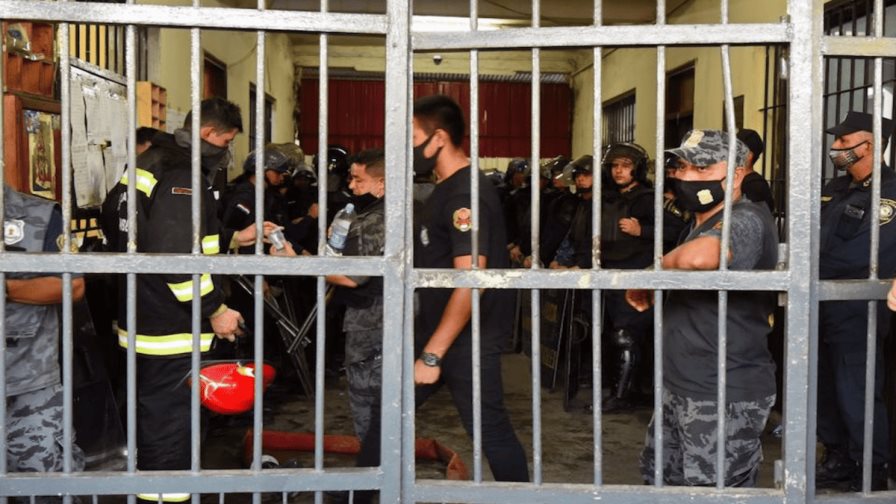 Un policía y 11 reclusos mueren en intervención de cárcel en Paraguay