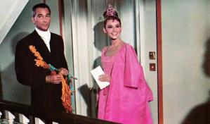 El paso del tiempo a través del vestido rosa de Audrey Hepburn