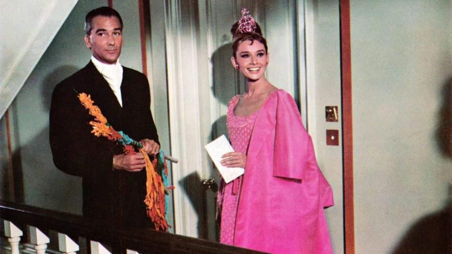 El paso del tiempo a través del vestido rosa de Audrey Hepburn