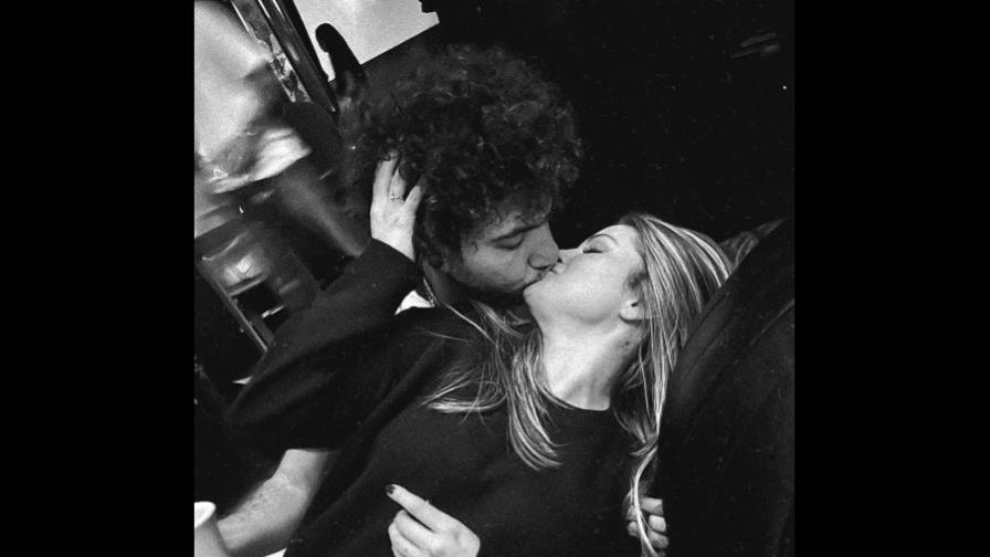 Selena Gómez y su novio Benny Blanco, entre besos y románticas fotos