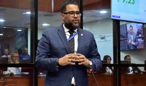 Senador exige al presidente Abinader la titulación del municipio de Yaguate 