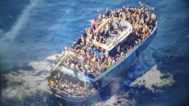 Grecia aprueba ley que dará permisos de trabajo a migrantes