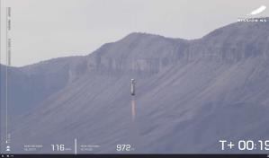 Compañía espacial de Bezos lanza con éxito un cohete con experimentos