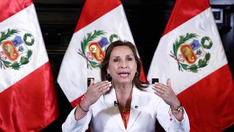 Boluarte cesa al ministro de Economía y remodela otros tres ministerios en Perú