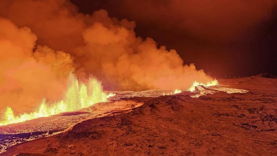 Erupción volcánica al norte de Grindavík, Islandia