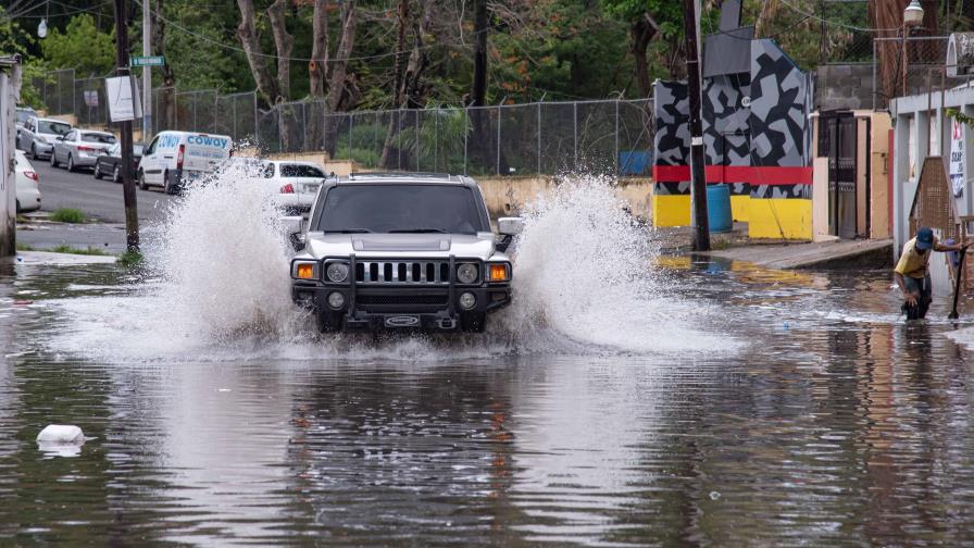 Lluvias anegan calles y avenidas desde la madrugada de este martes