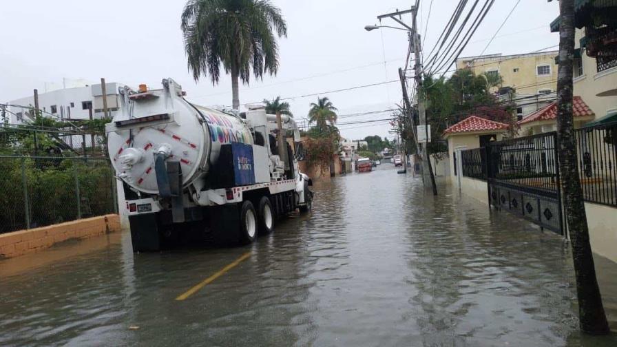 Sistema frontal seguirá causando aguaceros sobre la República Dominicana