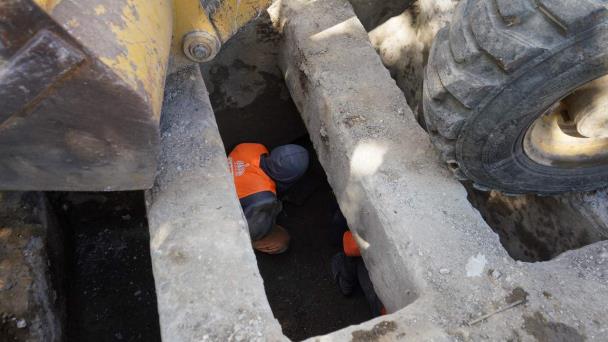 Recuperan enorme drenaje pluvial oculto por capa de asfalto en la Isabel Aguiar