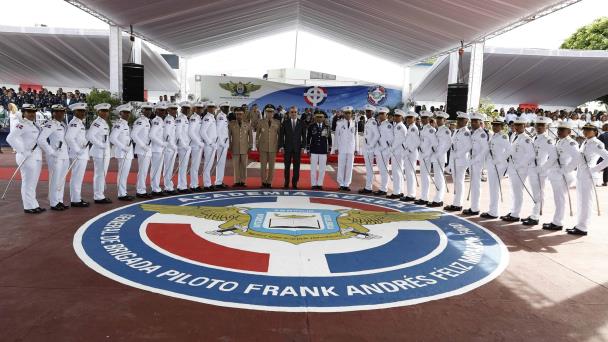 Abinader gradúa a 25 cadetes de la Fuerza Aérea