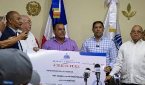 Agricultura entrega RD$158 millones a cebolleros del sur; niega que se trate de una "deuda"